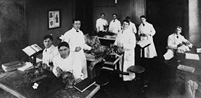 Florence Sabin (seated, middle table) teaching anatomy, Johns Hopkins University School of Medicine, early 1900s. The Alan Mason Chesney Medical Archives of The Johns Hopkins Medical Institutions